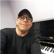 Musicista impartisce lezioni di pianoforte anche a domicilio